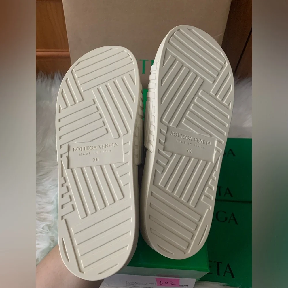 Spanking Brand New Bottega Veneta Summer Slides ❤️❤️ - Picture 5 of 13